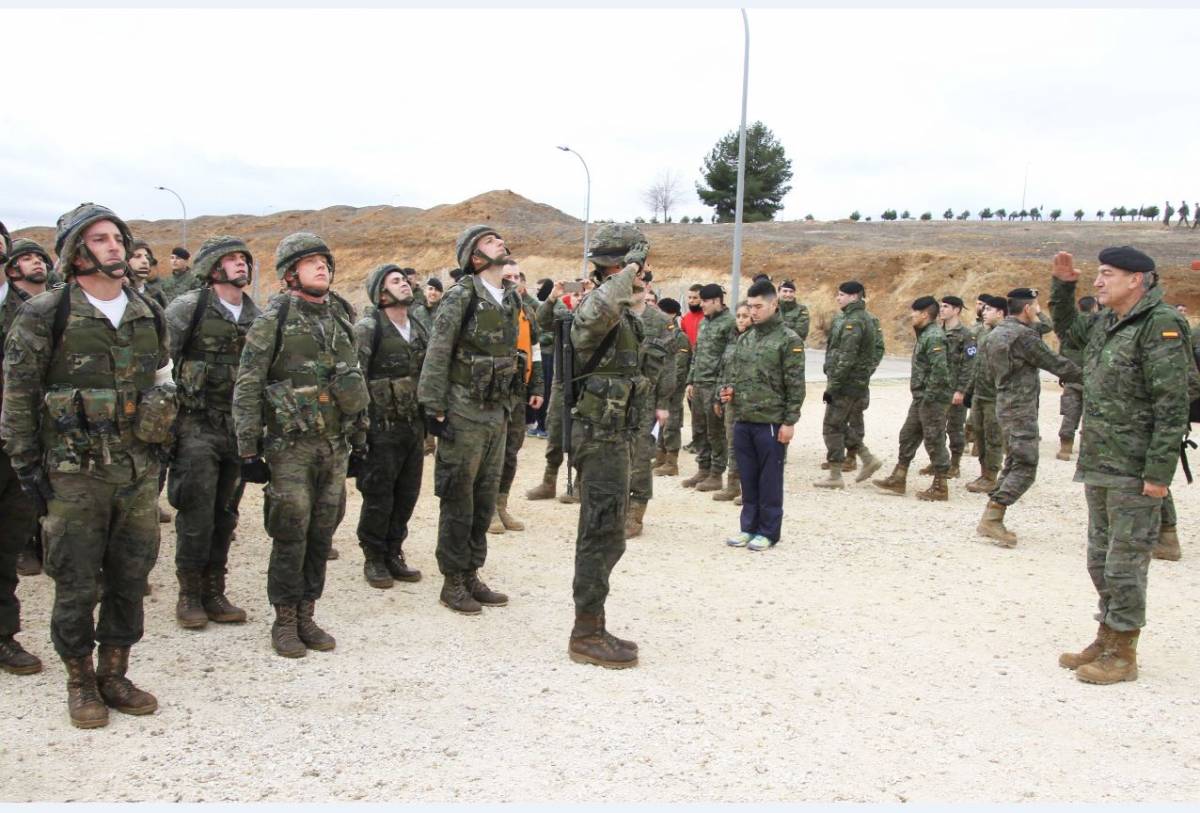 Cada equipo daba las pertinentes novedades al general Cifuentes, tras superar la prueba. (Julio Maiz, copyright defensa.com)