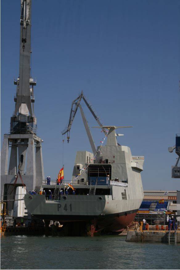 El primero de los BAM (Buque de Acción Marítima) “Meteoro” P-41, visto desde popa (foto Julio Maiz). El primero de los BAM (Buque de Acción Marítima) “Meteoro” P-41, visto desde popa (foto Julio Maiz).