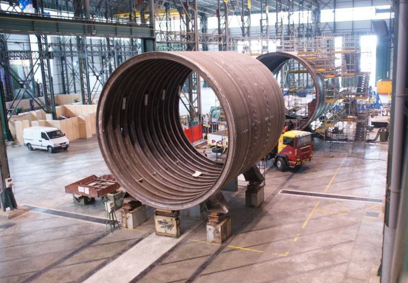 Anillos con los que se construirán los futuros submarinos españoles tipo S-80 en los astilleros de Navantia en Cartagena (foto Julio Maíz). Anillos con los que se construirán los futuros submarinos españoles tipo S-80 en los astilleros de Navantia en Cartagena (foto Julio Maíz).
