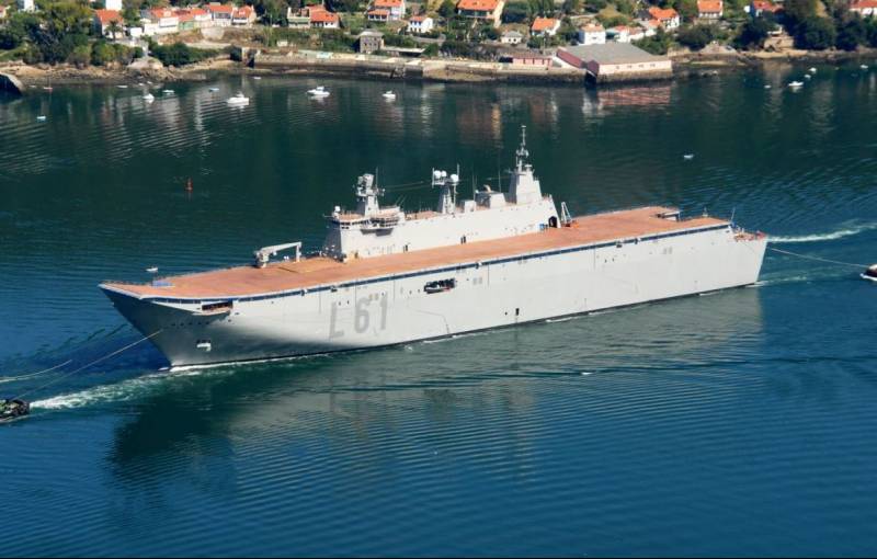 - L61 “Juan Carlos I” en la ría de Ferrol, dispuesto para su prueba de mar (foto Navantia). - L61 “Juan Carlos I” en la ría de Ferrol, dispuesto para su prueba de mar (foto Navantia).