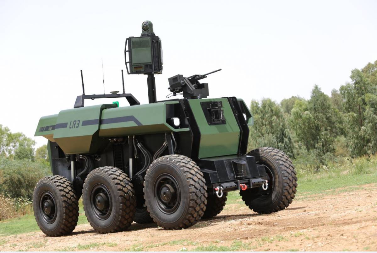 La hebrea IAI incorpora nuevas soluciones en sistemas rob�ticos como el UGV RoBatle LR3; complementado mediante medios a�reos como el  Bird Eye 650D, con radio de misi�n de 150 km  impulsado por una planta motriz un motor de gasolina entre otros elementos