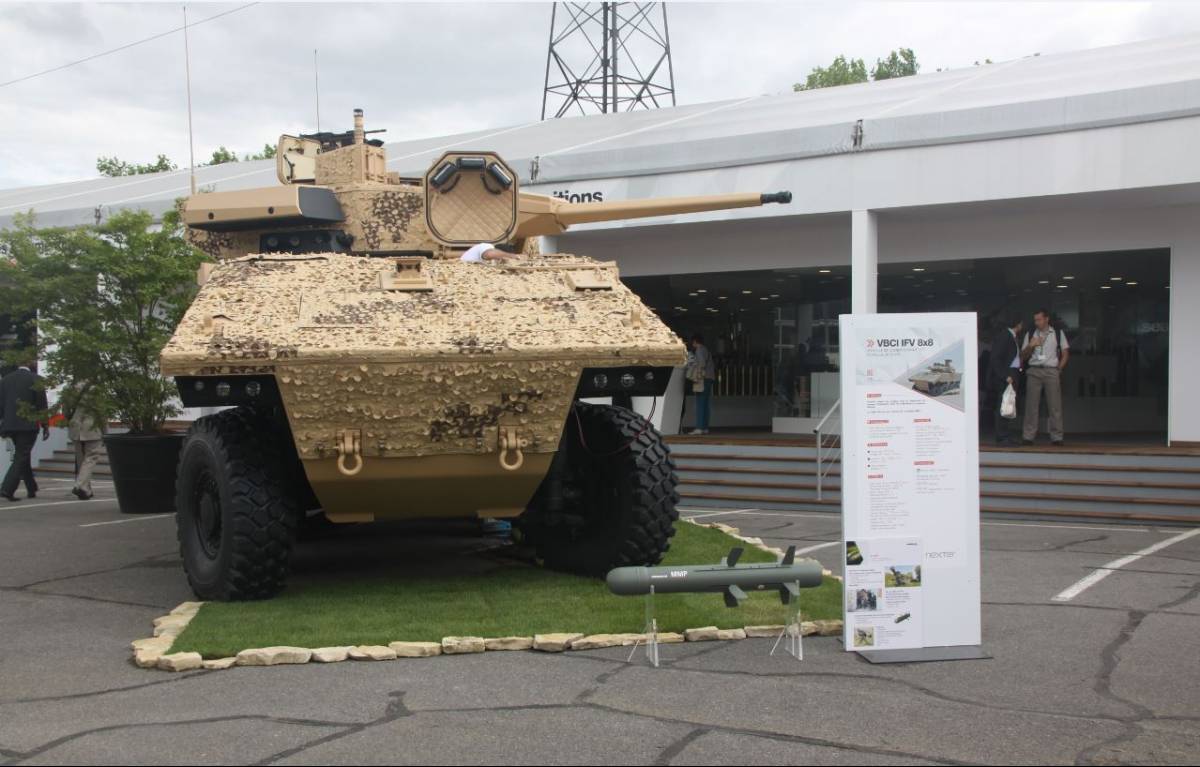 El sistema anticarro MMP franc�s, est�s siguiendo puntualmente sus fases de desarrollo e integraci�n. Durante el sal�n, pudimos ver desde sus aplicaciones ligeras hasta la integraci�n en medios rodantes. (Antonio Ros Pau, copyright defensa.com)