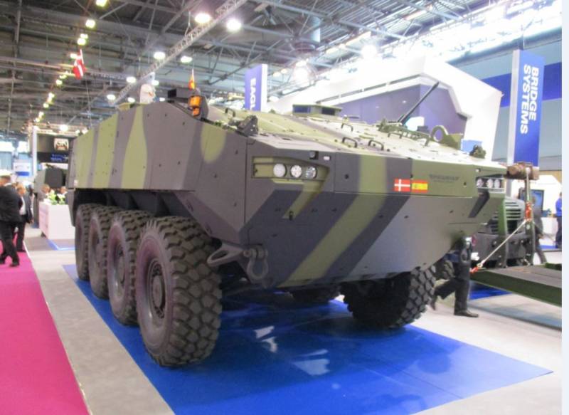 En el generoso stand de General Dynamics European Land Systems pod�a verse un ejemplar del Pira�a 5 que en el futuro reemplazar� a los veteranos BMR-600; as� como un Pizarro de artiller�a incorporando la SERT de Navantia, que actualmente est� en las fases
