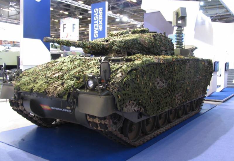En el generoso stand de General Dynamics European Land Systems pod�a verse un ejemplar del Pira�a 5 que en el futuro reemplazar� a los veteranos BMR-600; as� como un Pizarro de artiller�a incorporando la SERT de Navantia, que actualmente est� en las fases