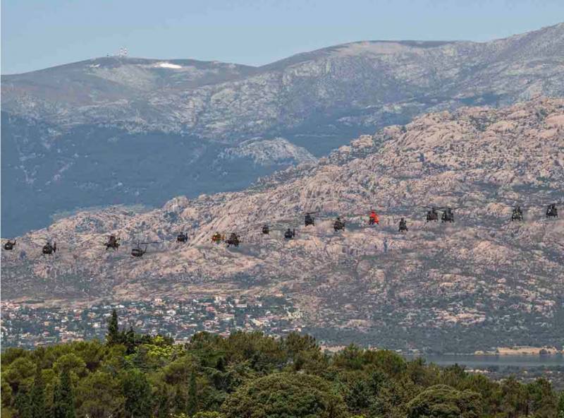 La formación completa se aproxima a Colmenar foto Rubén Galindo. La formación completa se aproxima a Colmenar foto Rubén Galindo.