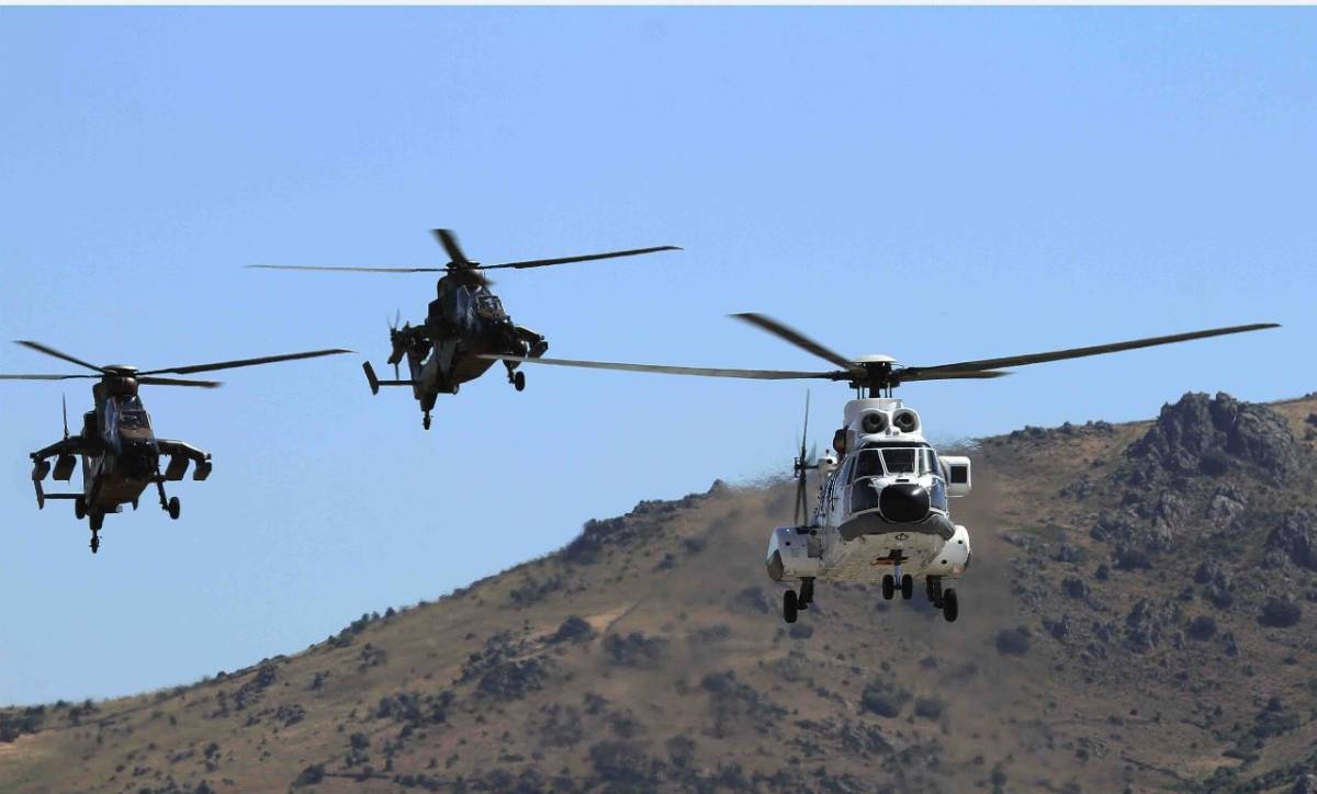 Dos Tigre escoltando Super Puma pilotado por SM. foto Julio Maíz Dos Tigre escoltando Super Puma pilotado por SM. foto Julio Maíz