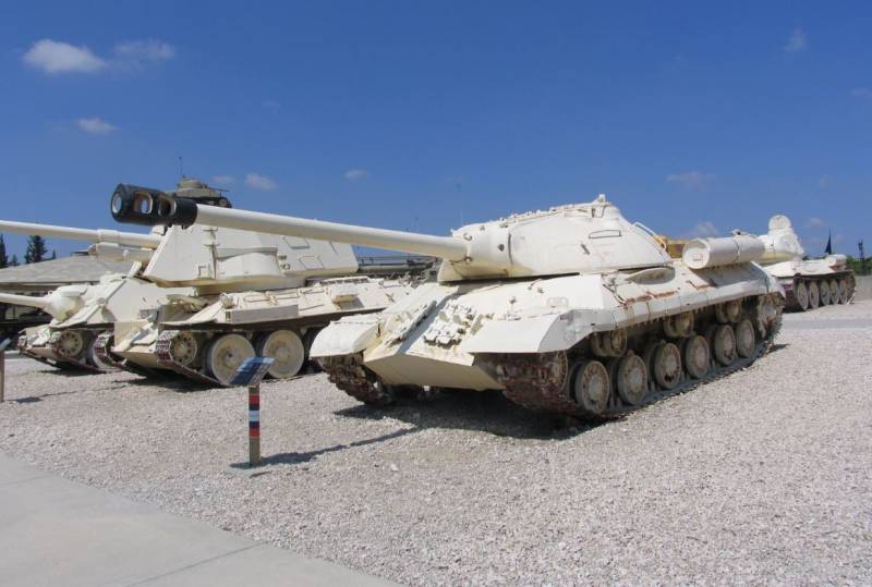 “Stalin JS-3” capturado en la península del Sinaí durante la Guerra de los Seis Días. (Antonio Ros Pau, copyright defensa.com) “Stalin JS-3” capturado en la península del Sinaí durante la Guerra de los Seis Días. (Antonio Ros Pau, copyright defensa.com)