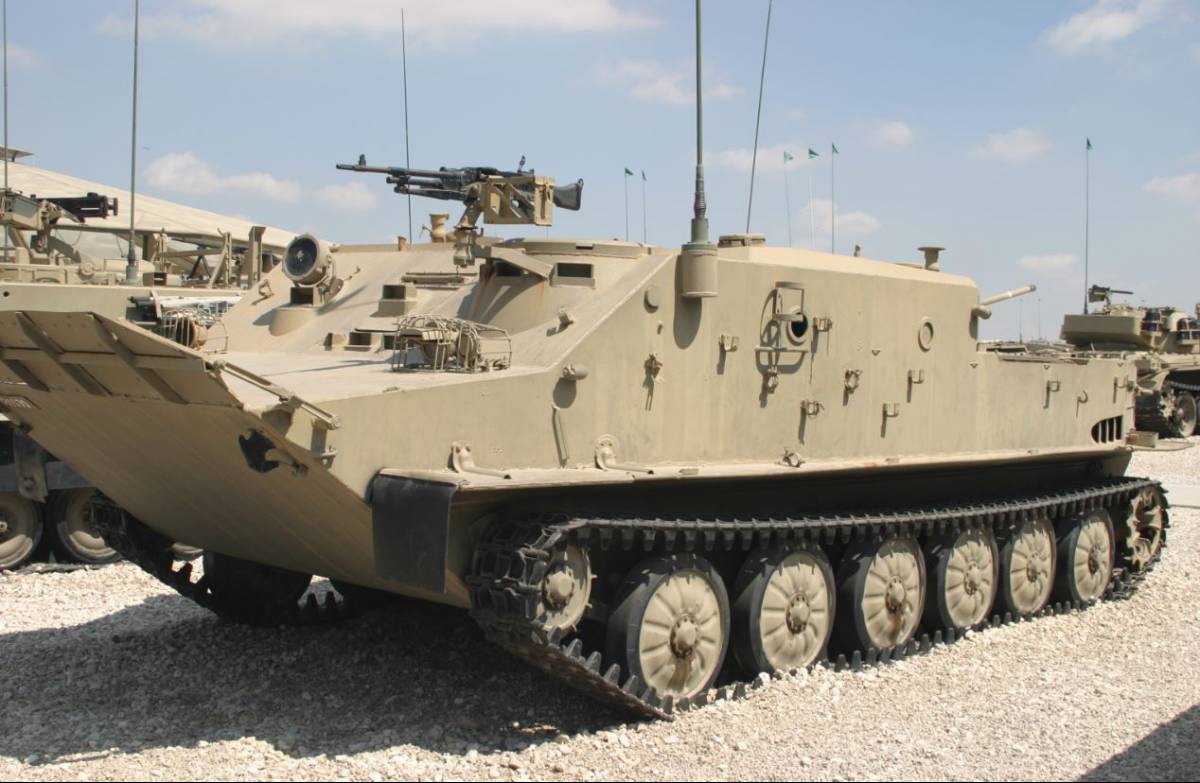 Transporte de personal BTR 50 capturado y utilizado por los hebreos. (Antonio Ros Pau, copyright defensa.com) Transporte de personal BTR 50 capturado y utilizado por los hebreos. (Antonio Ros Pau, copyright defensa.com)