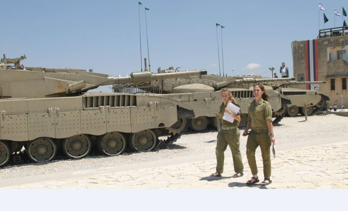 La familia “Merkava” es actualmente la punta de lanza del arma acorazada hebrea. (Antonio Ros Pau, copyright defensa.com) La familia “Merkava” es actualmente la punta de lanza del arma acorazada hebrea. (Antonio Ros Pau, copyright defensa.com)