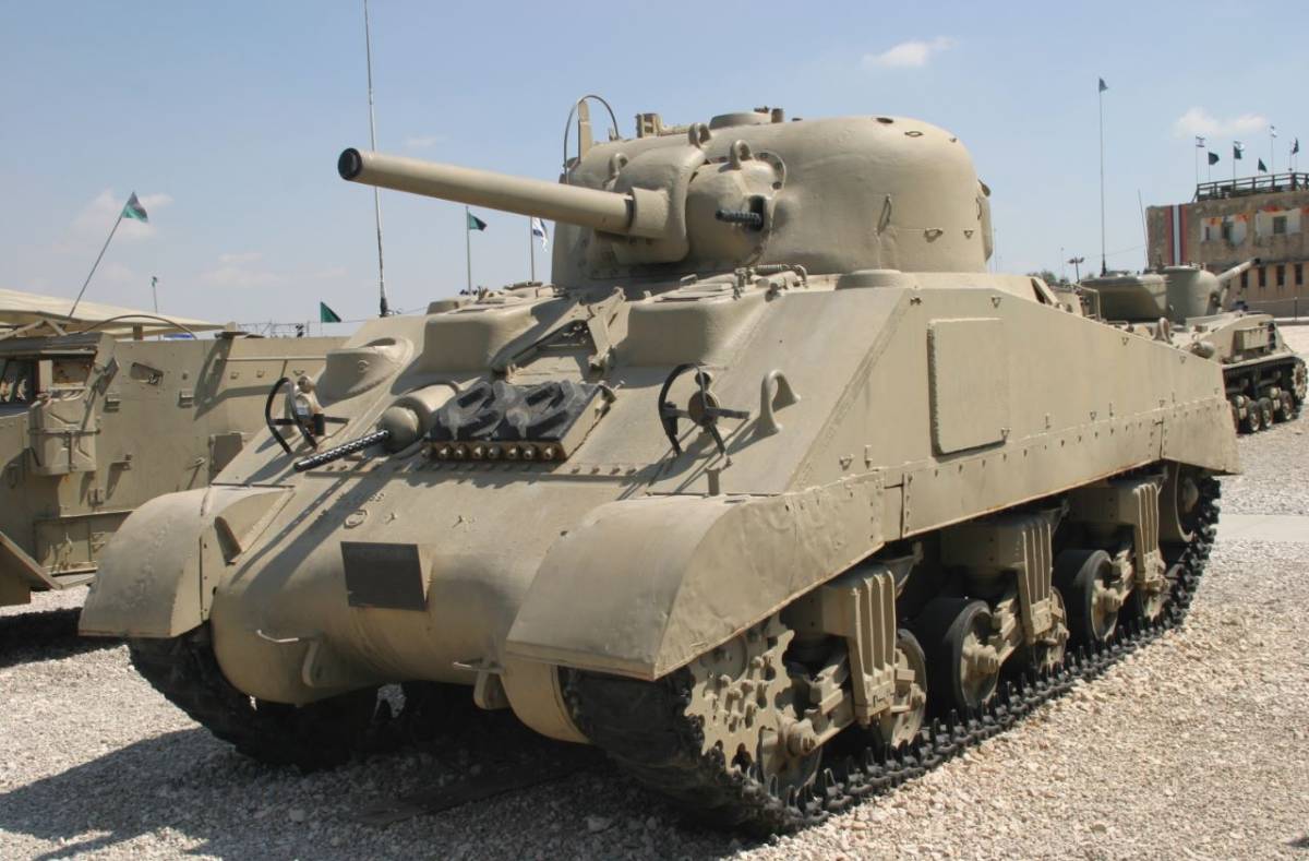 “Sherman M4 A3”: en Israel se utilizó con cañón de 105 mm. (Antonio Ros Pau, copyright defensa.com) “Sherman M4 A3”: en Israel se utilizó con cañón de 105 mm. (Antonio Ros Pau, copyright defensa.com)
