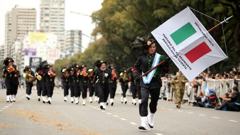 Los simpaticos Bersaglieri se llevaron muchos aplausos, IGWAITH/ZONA MILITAR