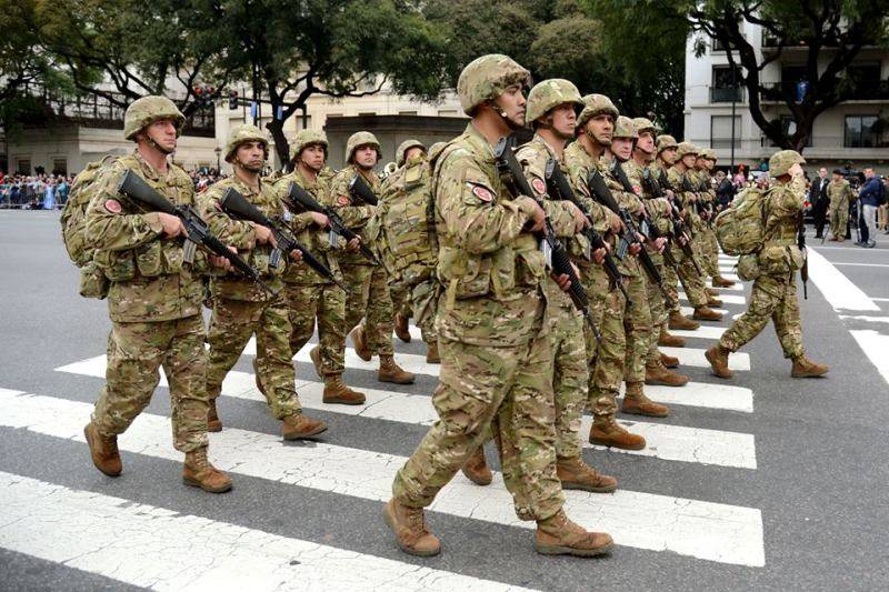 La Infanteria de Marina con su nuevo uniforme de combate, IGWAITH/ZONA MILITAR