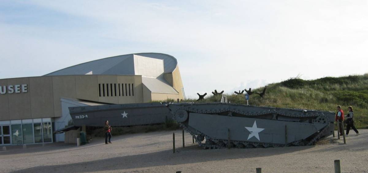 La estructura de museos ubicados a lo largo de toda la ruta explica la realidad y detalles de lo ocurrido durante aquellos días de junio. (Antonio Ros Pau, copyright defensa.com) La estructura de museos ubicados a lo largo de toda la ruta explica la realidad y detalles de lo ocurrido durante aquellos días de junio. (Antonio Ros Pau, copyright defensa.com)