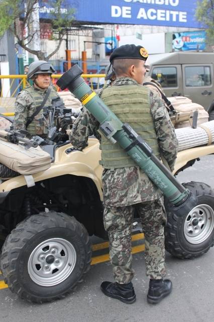 Lanzacohetes Instalaza C-90 de 90 mm. Se trata de la versión C-90-CR-AM(M3) dotada de un cohete de carga hueca rediseñado que le brinda adicionalmente un efecto antipersonal. (Alejo Marchessini, copyright defensa.com) Lanzacohetes Instalaza C-90 de 90 mm. Se trata de la versión C-90-CR-AM(M3) dotada de un cohete de carga hueca rediseñado que le brinda adicionalmente un efecto antipersonal. (Alejo Marchessini, copyright defensa.com)
