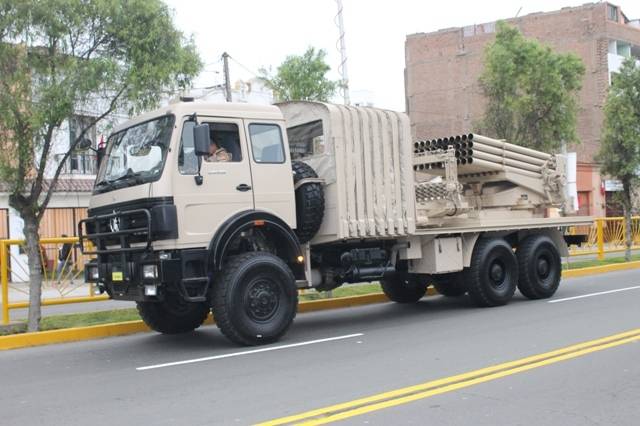 Lanzador Múltiple de Cohetes (MLRS) Tipo 90BM de 122 mm. (Alejo Marchessini, copyright defensa.com) Lanzador Múltiple de Cohetes (MLRS) Tipo 90BM de 122 mm. (Alejo Marchessini, copyright defensa.com)