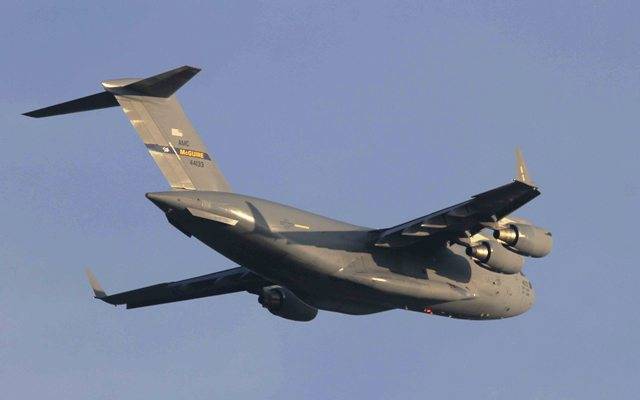 Tras la visita, varios transportes vinieron a España a replegar el material utilizado durante la visita, como este C-17A. Foto Julio Maíz.