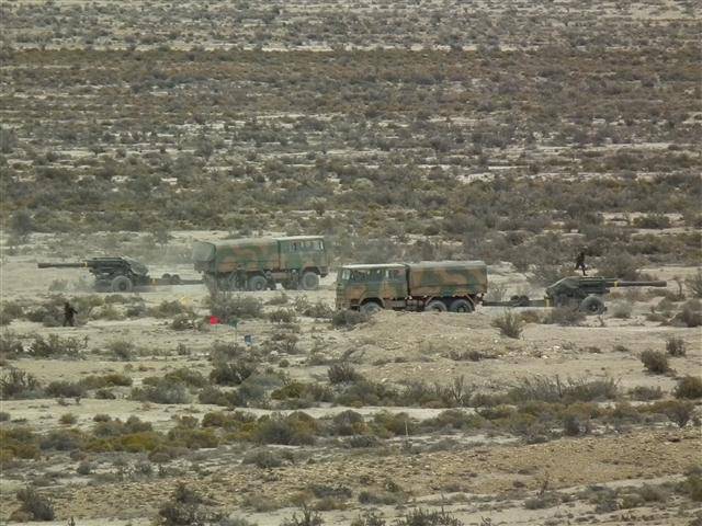 Camiones FIAT 697 de 5TN 6x4 con doble cabina llevando ca�ones CITER de 155 MM.