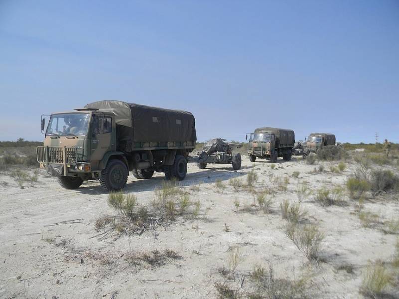 El desertico terreno de las salinas sirvio para exigir al personal y los medios tecnicos.