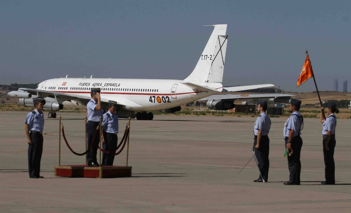 El JEMA presidió el acto de baja del Boeing 707, detrás se puede ver uno.(Julio Maíz Sanz) El JEMA presidió el acto de baja del Boeing 707, detrás se puede ver uno.(Julio Maíz Sanz)