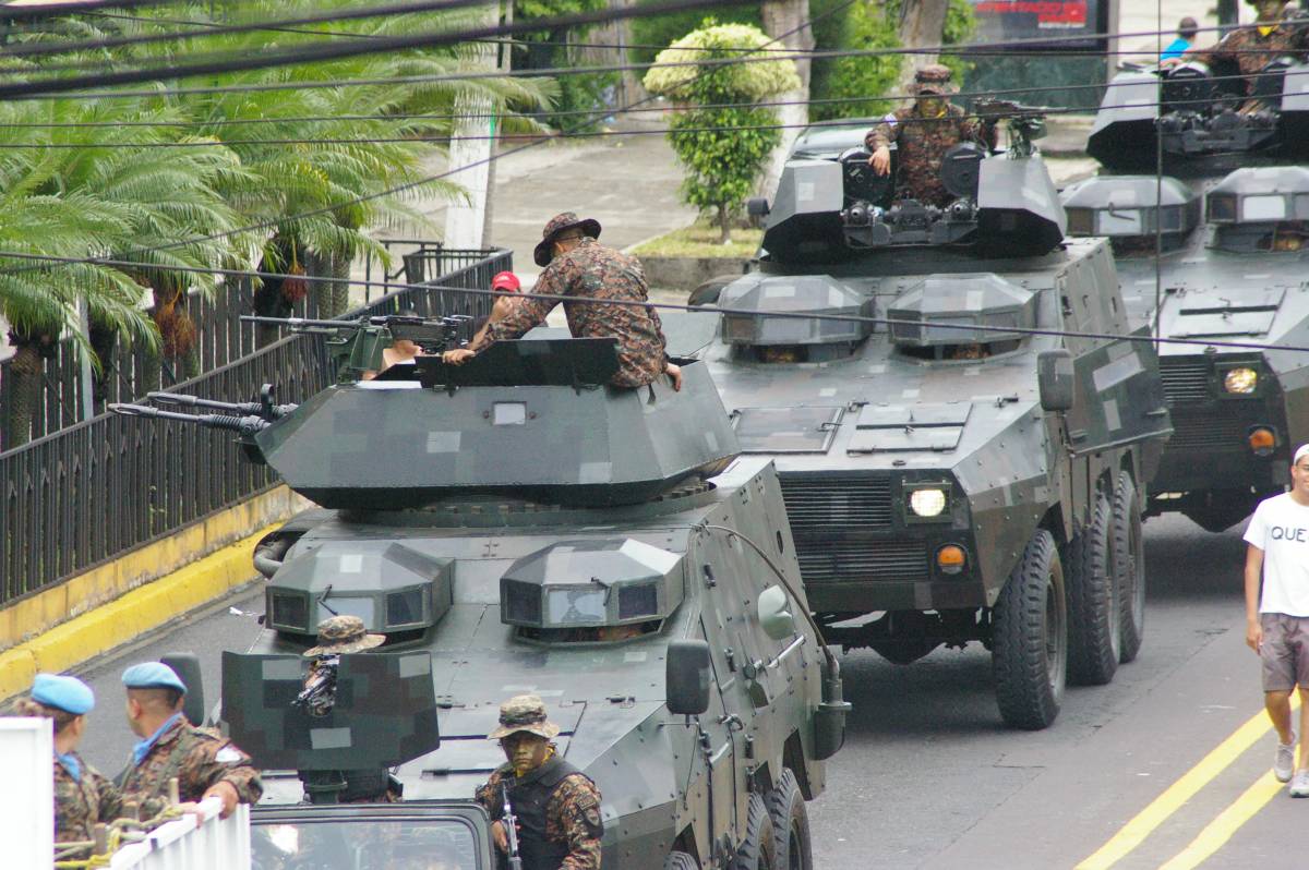 Los tres VCT-A2 en movimiento (J. Montes/defensa.com)