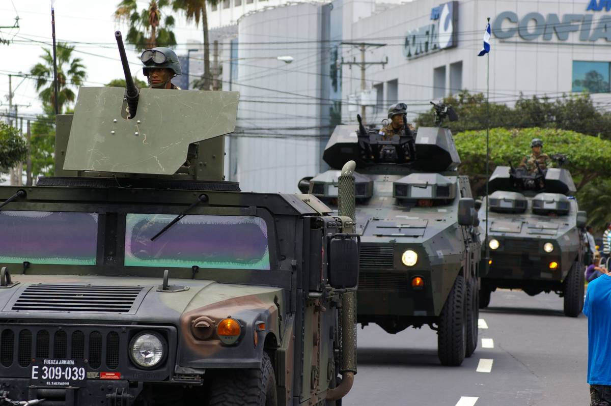 Un M1151 al frente de dos VCT-A2 (J. Montes/defensa.com)