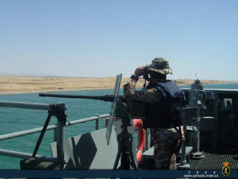 Puesto de observación en la fragata "Numancia" en la "Force Protection" durante el paso del Canal de Suéz. Puesto de observación en la fragata "Numancia" en la "Force Protection" durante el paso del Canal de Suéz.