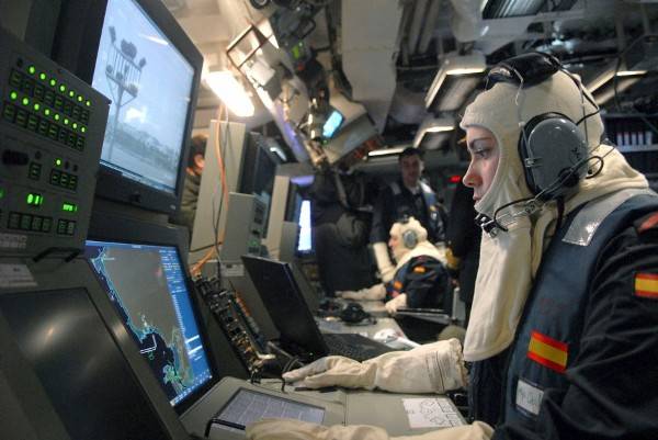 Controlando la navegación desde la "Numancia" Controlando la navegación desde la "Numancia"