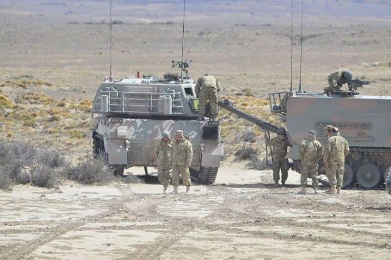 Transferencia de muncion de 155 MM desde un VC AMUN hacia un VCA Transferencia de muncion de 155 MM desde un VC AMUN hacia un VCA