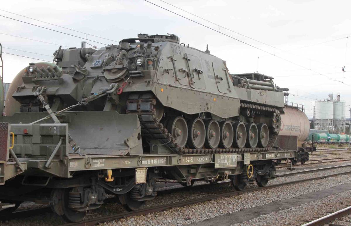 El versión de apoyo y recuperación del Leopard 2, el Büffel.(fotografía Julio Maíz) El versión de apoyo y recuperación del Leopard 2, el Büffel.(fotografía Julio Maíz)