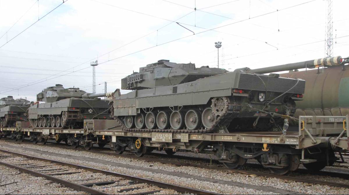 En cada vagón plataforma cabe un Leopardo 2E.(fotografía Julio Maíz) En cada vagón plataforma cabe un Leopardo 2E.(fotografía Julio Maíz)