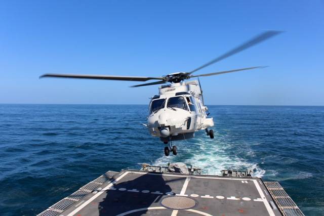 Un NH90 tomando en un BAM, aunque se trata de un aparato de los Países Bajos (foto EU NAVFOR). Un NH90 tomando en un BAM, aunque se trata de un aparato de los Países Bajos (foto EU NAVFOR).