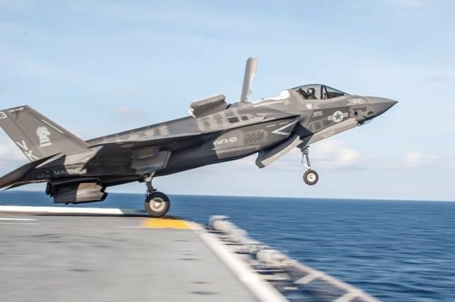 El F-35B es el único sucesor posible para sustituir a los “Harrier II” de la Armada (foto US Navy). El F-35B es el único sucesor posible para sustituir a los “Harrier II” de la Armada (foto US Navy).