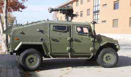 URO VAMTAC ST5 armado con un lanzamisiles “Spike” y ametralladora MG-4.(Julio Maíz/Defensa.com) URO VAMTAC ST5 armado con un lanzamisiles “Spike” y ametralladora MG-4.(Julio Maíz/Defensa.com)