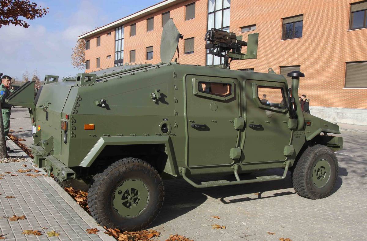 URO VAMTAC armado con un lanzagranadas LAG 40.(Julio Maíz/Defensa.com) URO VAMTAC armado con un lanzagranadas LAG 40.(Julio Maíz/Defensa.com)