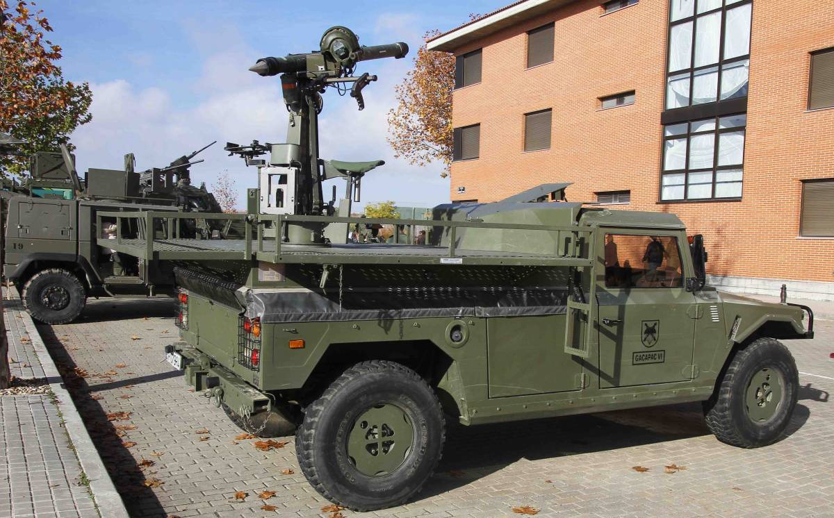 URO VAMTAC plataforma con un afuste para el misil antiaéreo MBDA Mistral.(Julio Maíz/Defensa.com) URO VAMTAC plataforma con un afuste para el misil antiaéreo MBDA Mistral.(Julio Maíz/Defensa.com)