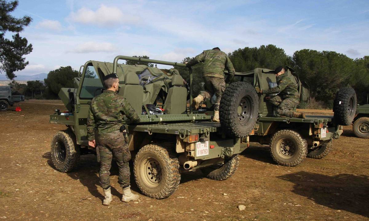 Para realizar el rodaje campo a través se quitaron las capotas de los VEA.(Julio Maíz /defensa.com) Para realizar el rodaje campo a través se quitaron las capotas de los VEA.(Julio Maíz /defensa.com)