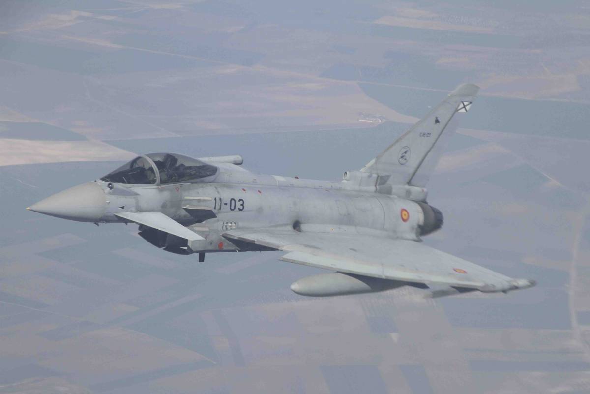  Eurofighter del Ala 14 saliendo de los refugios de Mor�n, camino de Nellis.(Julio Ma�z/defensa.com)