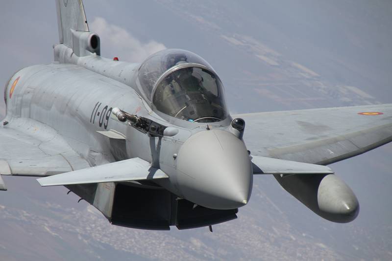 Un Eurofighter listo para recibir combustible en el aire.(Julio Ma�z/defensa.com)