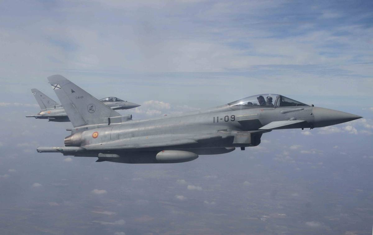 Formaci�n de dos Eurofighter.(Julio Ma�z/defensa.com)