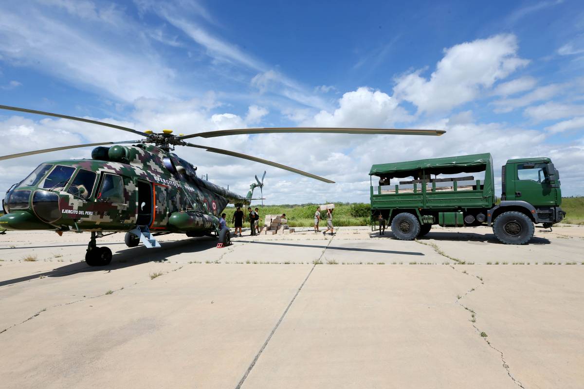 10.	Un Mi-171Sh-P Hip H de la Aviaci�n del Ej�rcito, operado por pilotos de la Fuerza Aerea, repostando combustible para poder emprender una nueva misi�n.