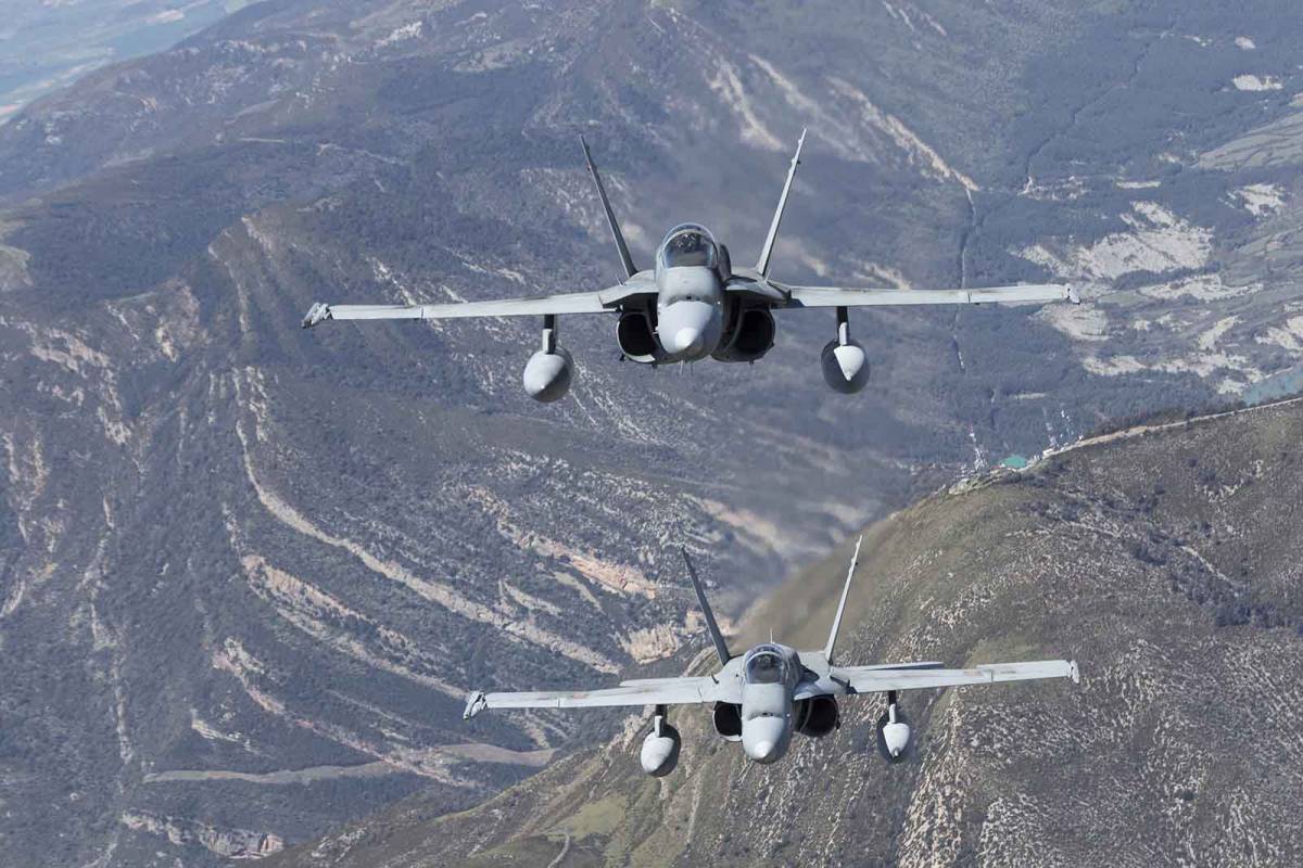 El Ala 15 ha desplegado a Estonia un total de cinco EF-18M. Foto: Javier Sánchez. El Ala 15 ha desplegado a Estonia un total de cinco EF-18M. Foto: Javier Sánchez.