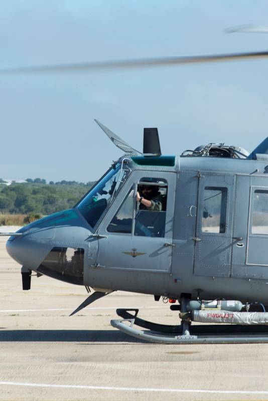 Agusta Bell 212 preparándose para despegar.