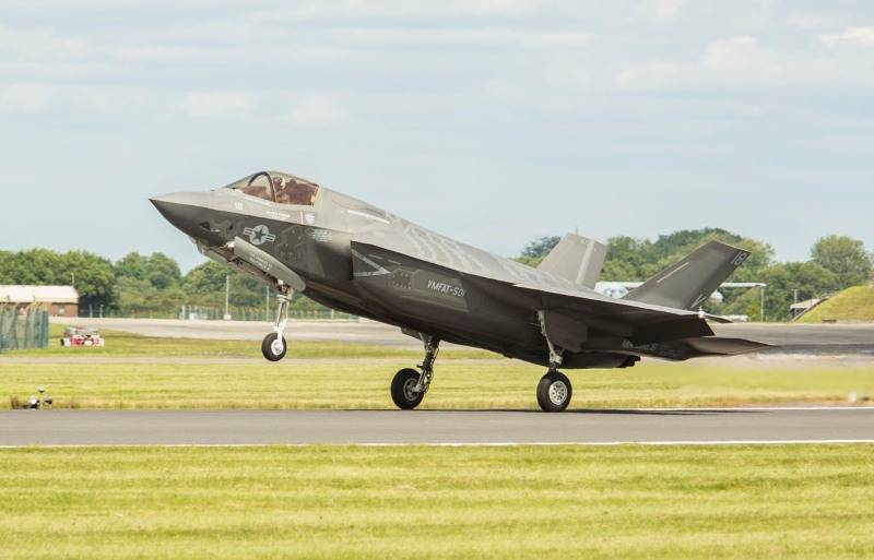 Un F-35B de los Marines realizando un aterrizaje convencional (foto Lockheed Martin). Un F-35B de los Marines realizando un aterrizaje convencional (foto Lockheed Martin).