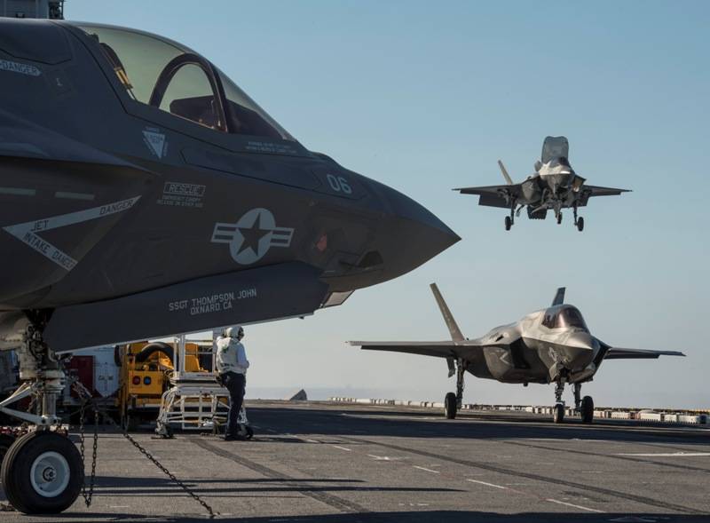 Dos F-35B de los Marines aterrizando en el LHD USS “America” (foto Lockheed Martin). Dos F-35B de los Marines aterrizando en el LHD USS “America” (foto Lockheed Martin).
