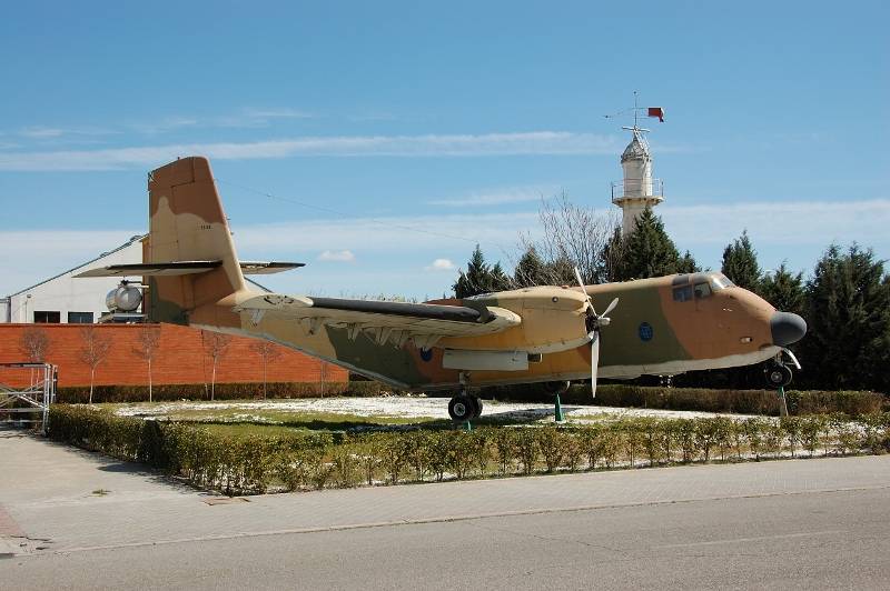 DHC-4 CORIBOU DHC-4 CORIBOU