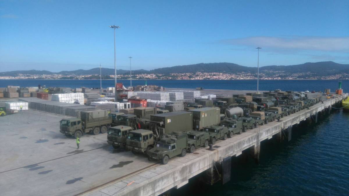  Vehculos de ruedas del destacamento que se desplegar en Letonia, esperando su embarque. Foto: OF. COM. BRI EXTREMADURA XI.