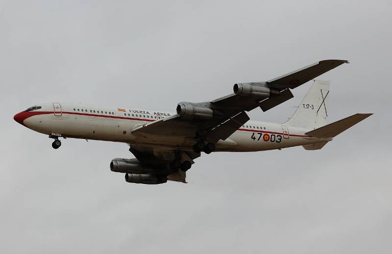 BOEING 707 BOEING 707