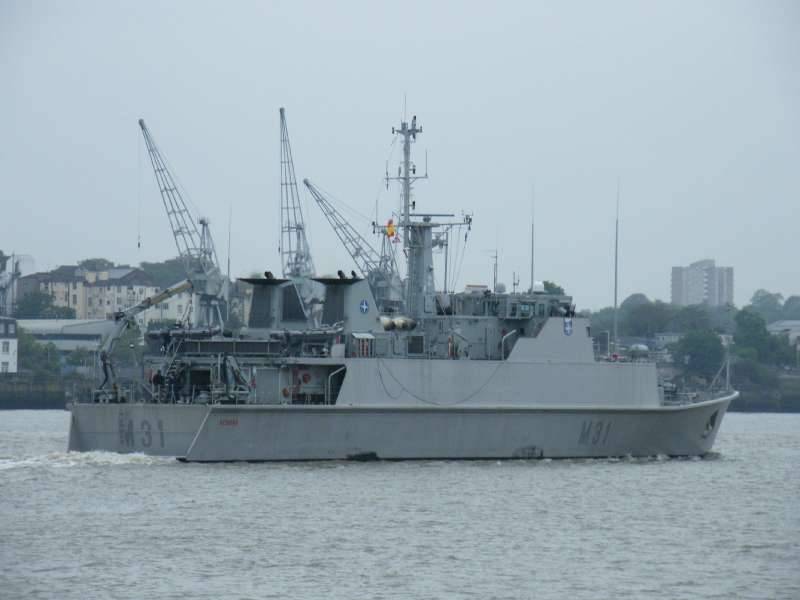 Buque contraminas "Segura"