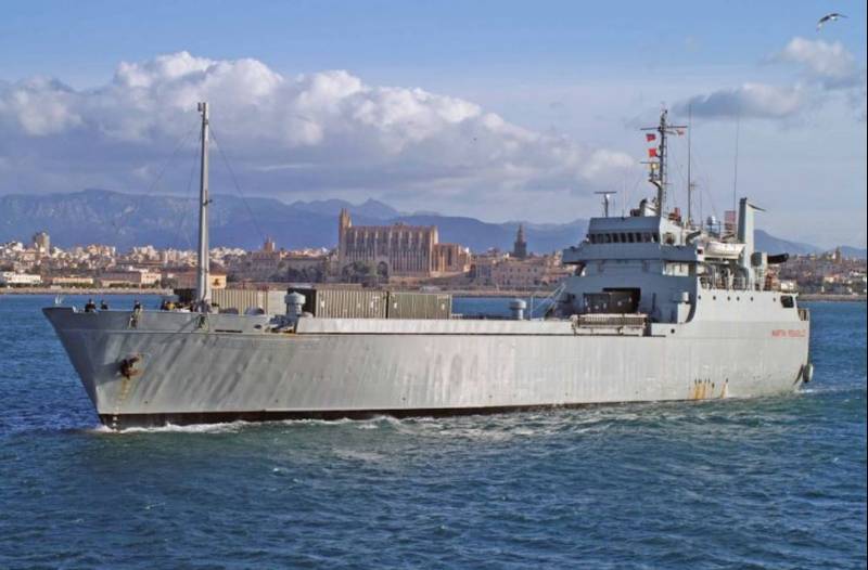 Buque de transporte ligero "Mart�n Posadillo"