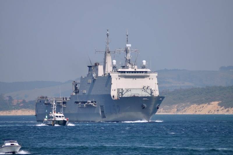 Buque de apoyo anfibio "Castilla" (Foto: J. Alcalde)